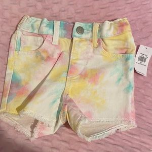 2t girls Old Navy tie dye shorts. New with tags. expandable waist!